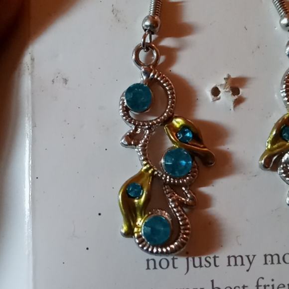 Earing - Picture 3 of 4